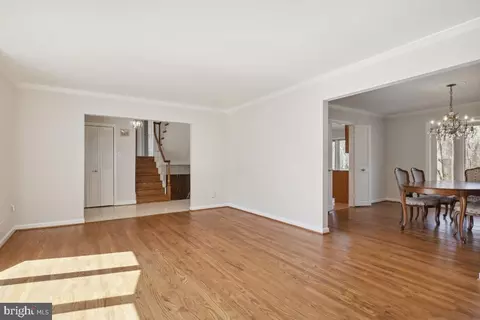 Living - 1554 Forest Villa Ln, Mclean, VA 22101 photo 2 of 10