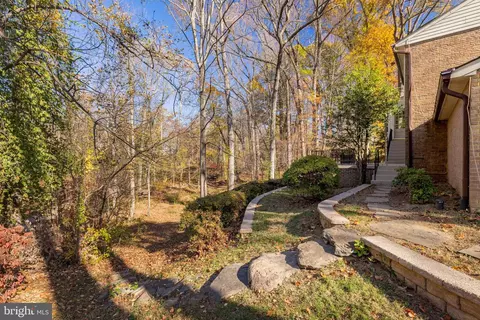 Exterior - 1554 Forest Villa Ln, Mclean, VA 22101 photo 7 of 8