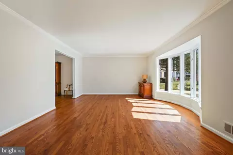 Living - 1554 Forest Villa Ln, Mclean, VA 22101 photo 1 of 10