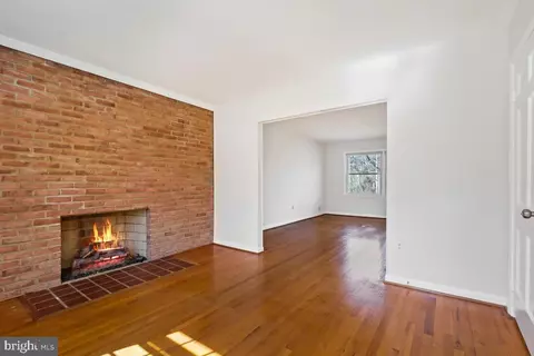 Living - 1554 Forest Villa Ln, Mclean, VA 22101 photo 4 of 10