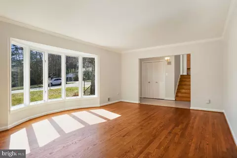 Living - 1554 Forest Villa Ln, Mclean, VA 22101 photo 3 of 10