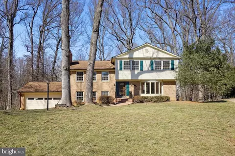 Exterior - 1554 Forest Villa Ln, Mclean, VA 22101 photo 2 of 8