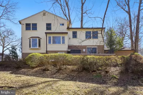 Exterior - 1554 Forest Villa Ln, Mclean, VA 22101 photo 8 of 8