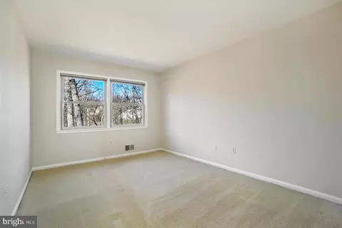 Bedroom - 1554 Forest Villa Ln, Mclean, VA 22101 photo 4 of 6