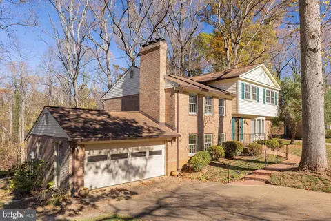 1554 Forest Villa Ln, Mclean, VA 22101