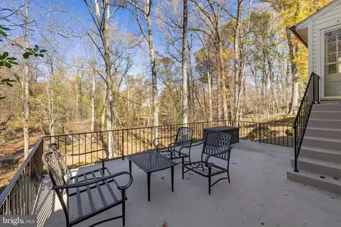 Exterior - 1554 Forest Villa Ln, Mclean, VA 22101 photo 5 of 8