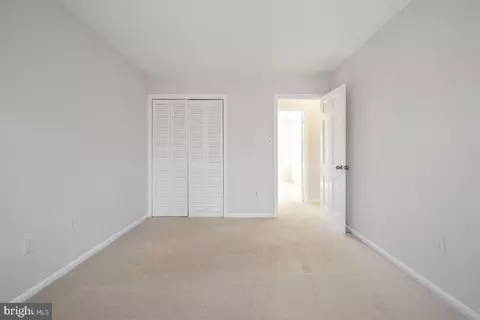 Bedroom - 1554 Forest Villa Ln, Mclean, VA 22101 photo 5 of 6