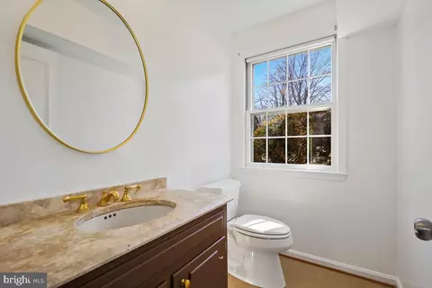 Bath - 1554 Forest Villa Ln, Mclean, VA 22101 photo 3 of 4