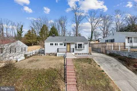 6611 Berkshire Dr, Alexandria, VA 22310