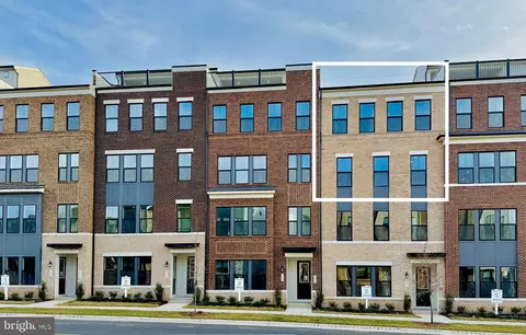 2623 River Birch Rd, Herndon, VA 20171