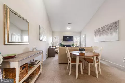 14314 Climbing Rose Way #303, Centreville, VA 20121