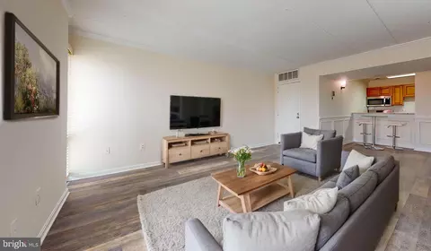 2607 Redcoat Dr #251, Alexandria, VA 22303