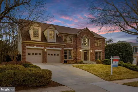 13453 Marble Rock Dr, Chantilly, VA 20151