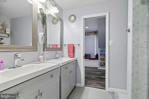 Bath - 6001 Brandon Ave, Springfield, VA 22150 photo 4 of 7