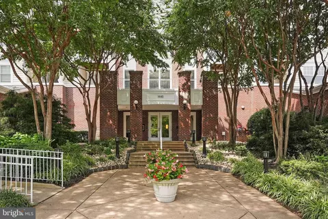 1641 International Dr #312, Mclean, VA 22102