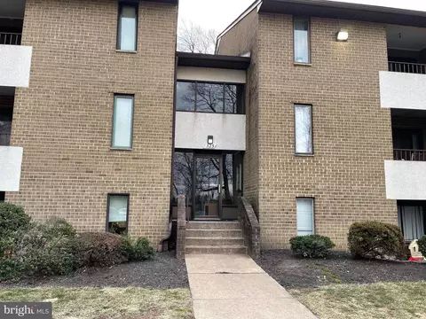 525 Florida Ave #T3, Herndon, VA 20170