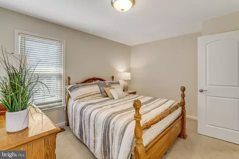 7266 Linden Tree Ln, Springfield, VA 22152 photo 13
