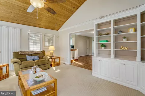 7266 Linden Tree Ln, Springfield, VA 22152 photo 6