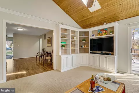 7266 Linden Tree Ln, Springfield, VA 22152 photo 4