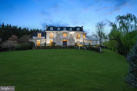 8023 Georgetown Pike, Mclean, VA 22102