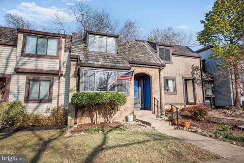 1526 Scandia Cir, Reston, VA 20190