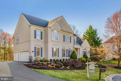 Exterior - 1421 Mayhurst Blvd, Mclean, VA 22102 photo 14 of 45