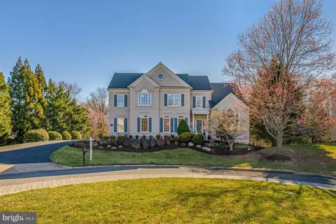 Exterior - 1421 Mayhurst Blvd, Mclean, VA 22102 photo 16 of 45