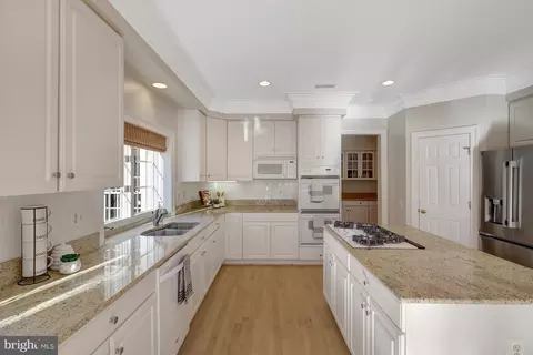Kitchen - 1421 Mayhurst Blvd, Mclean, VA 22102 photo 7 of 11