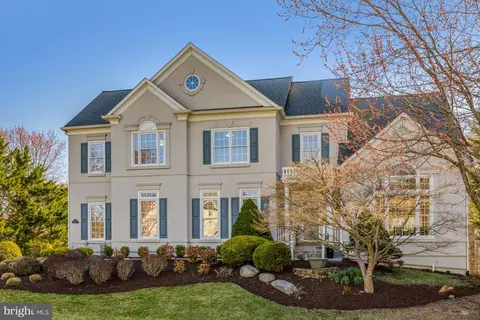Exterior - 1421 Mayhurst Blvd, Mclean, VA 22102 photo 17 of 45