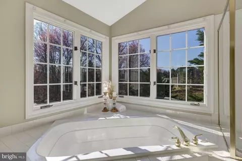 Bath - 1421 Mayhurst Blvd, Mclean, VA 22102 photo 6 of 8