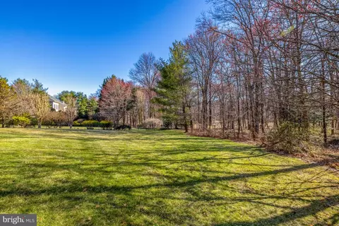 Exterior - 1421 Mayhurst Blvd, Mclean, VA 22102 photo 23 of 45