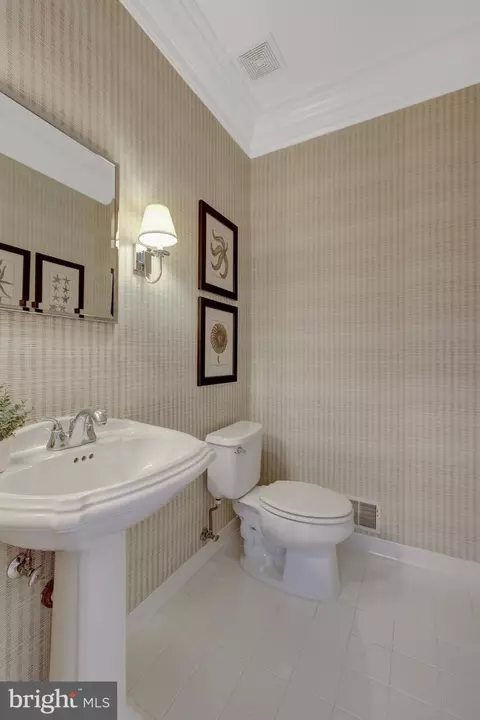 Bath - 1421 Mayhurst Blvd, Mclean, VA 22102 photo 4 of 8