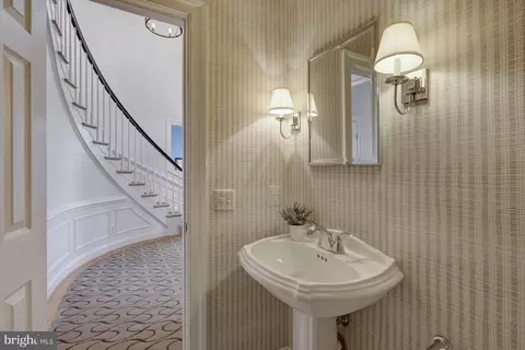 Entry Way - 1421 Mayhurst Blvd, Mclean, VA 22102 photo 7 of 12