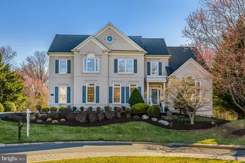 Exterior - 1421 Mayhurst Blvd, Mclean, VA 22102 photo 7 of 45