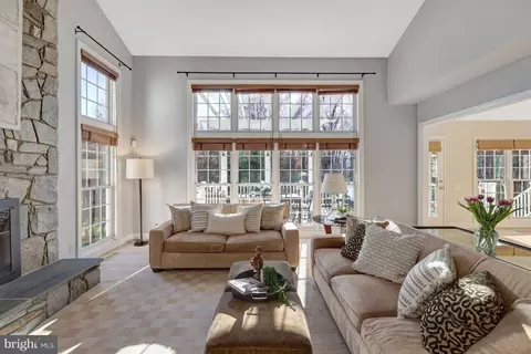 Living - 1421 Mayhurst Blvd, Mclean, VA 22102 photo 8 of 10