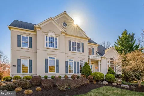 Exterior - 1421 Mayhurst Blvd, Mclean, VA 22102 photo 18 of 45