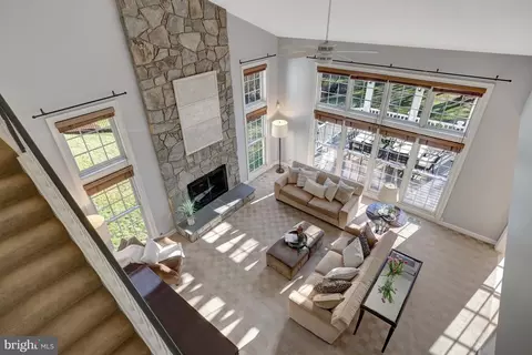 Living - 1421 Mayhurst Blvd, Mclean, VA 22102 photo 4 of 10