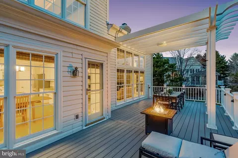 Exterior - 1421 Mayhurst Blvd, Mclean, VA 22102 photo 9 of 45
