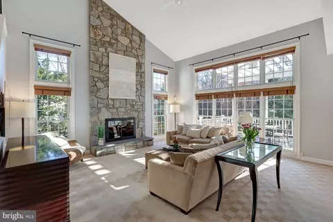 Living - 1421 Mayhurst Blvd, Mclean, VA 22102 photo 2 of 10
