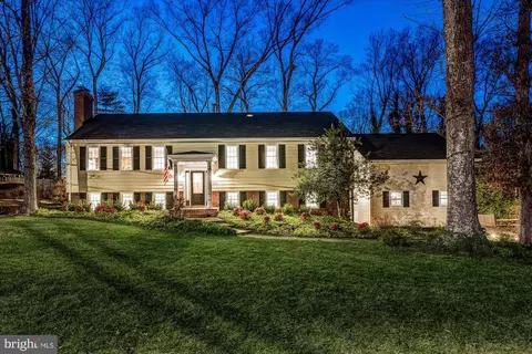 2410 Beekay Ct, Vienna, VA 22181