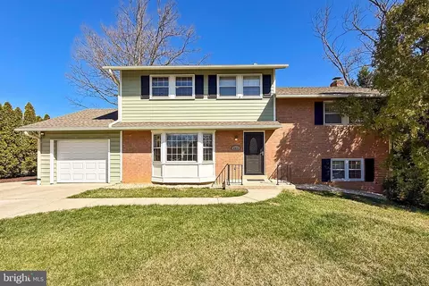 6810 Crossman St, Annandale, VA 22003