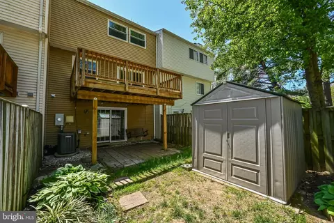 Exterior - 8003 Steeple Chase Ct, Springfield, VA 22153 photo 7 of 8