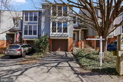 1615 Apricot Ct, Reston, VA 20190