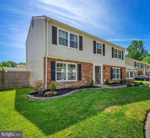 6825 Kite Flyer Ct, Springfield, VA 22150