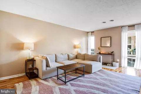 2653 Redcoat Dr #112, Alexandria, VA 22303
