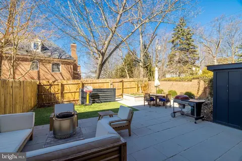 Exterior - 1100 Pine Hill Rd, Mclean, VA 22101 photo 7 of 11