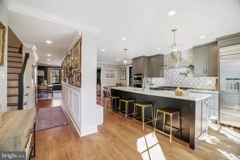 Entry Way - 1100 Pine Hill Rd, Mclean, VA 22101 photo 2 of 5