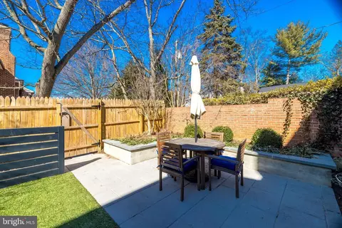 Exterior - 1100 Pine Hill Rd, Mclean, VA 22101 photo 9 of 11