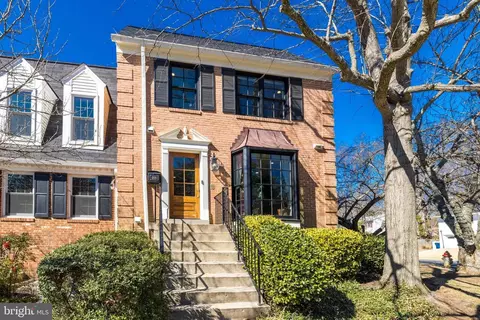 Exterior - 1100 Pine Hill Rd, Mclean, VA 22101 photo 6 of 11