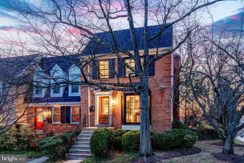 Exterior - 1100 Pine Hill Rd, Mclean, VA 22101 photo 3 of 11